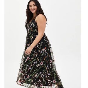 BLACK FLORAL EMBROIDERED MESH MAXI DRESS US 22, 3X